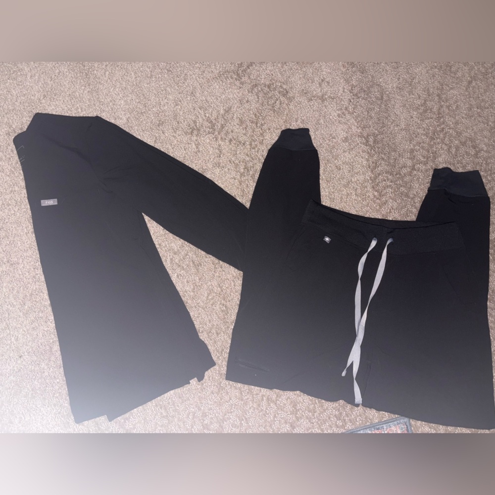 Figs Black Scrub Set